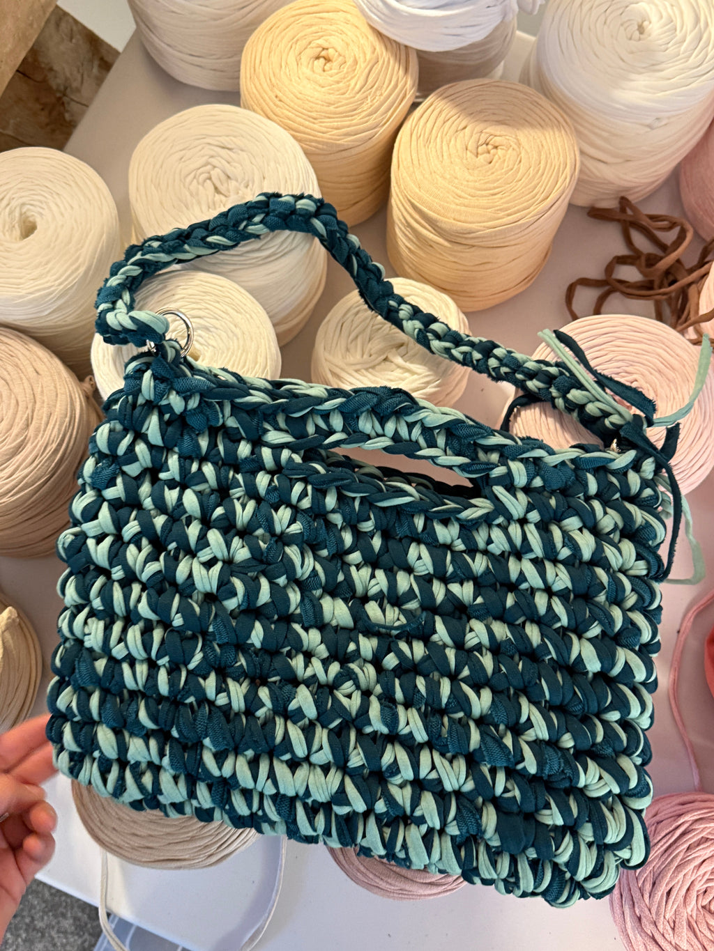 Gehäkelte Tasche aus Textilgarn aus dem Häkel Workshop in Augsburg