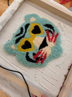 Getufteter Tiger entsteht im Tufting Workshop in Augsburg