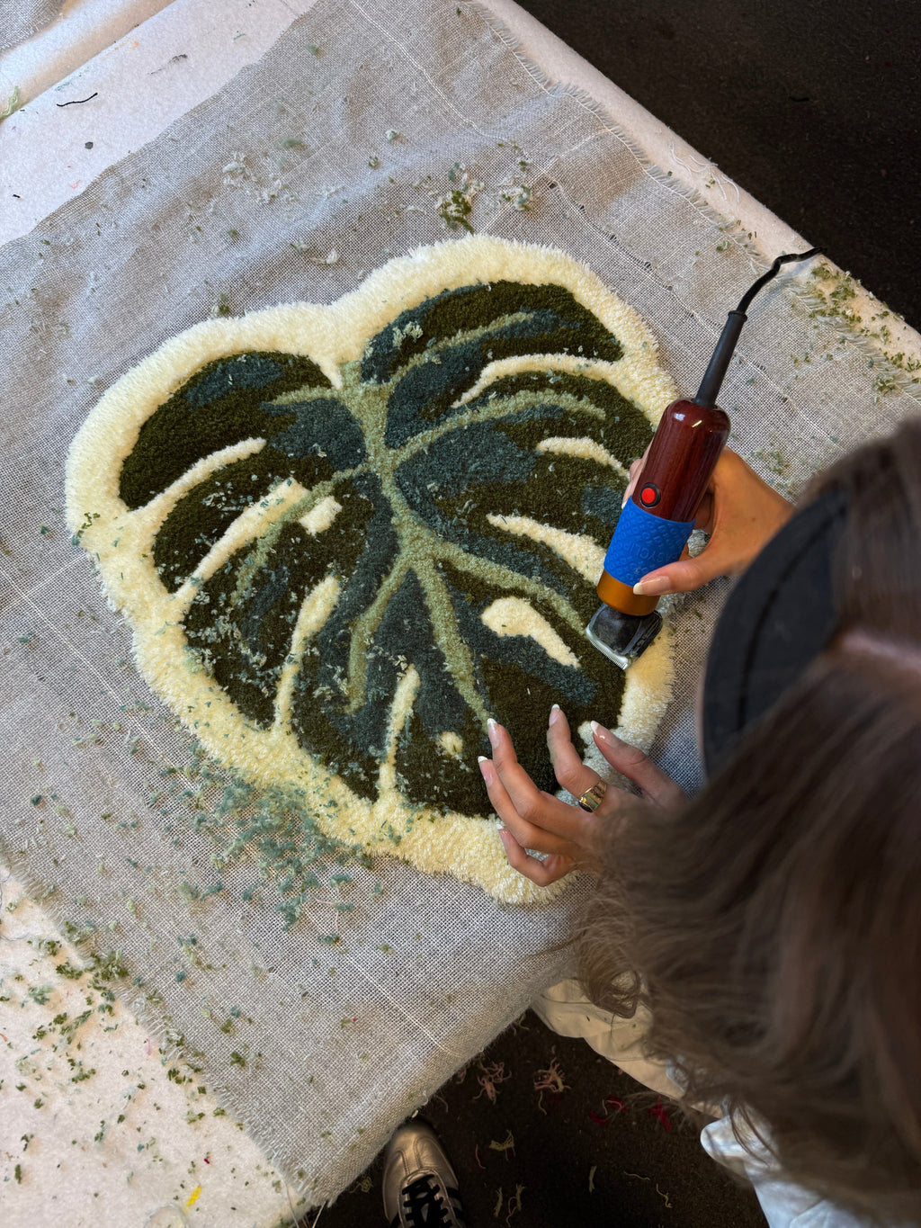Getuftete Monstera aus dem Tufting Workshop im N8RAUM Augsburg